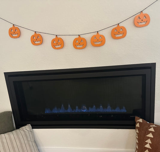 🎃 Jack-o’-lantern garland – 10 ft wooden pumpkin banner for mantels, parties, & trick-or-treat décor. Fun, festive, and reusable Halloween decoration!