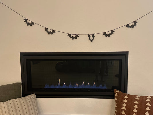 🦇 Spooky Bat Garland – 10 ft Wooden Halloween Banner – Sustainable Décor for Mantels, Doorways & Haunted Houses
